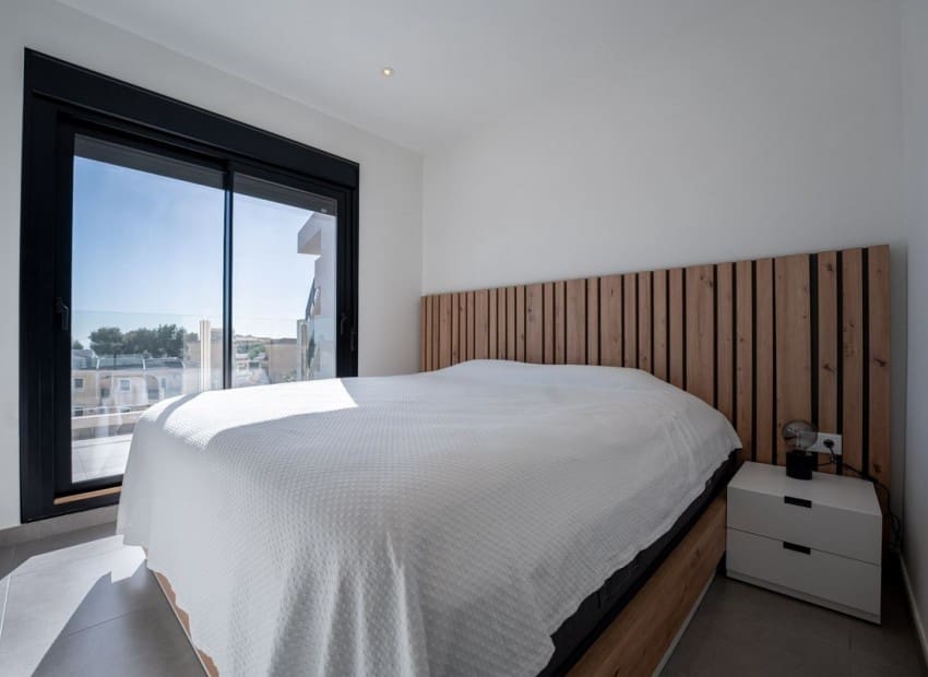 2 soveværelse Lejlighed til salg i Orihuela Costa med swimmingpool garage - € 375.000 (Ref: 9699966)