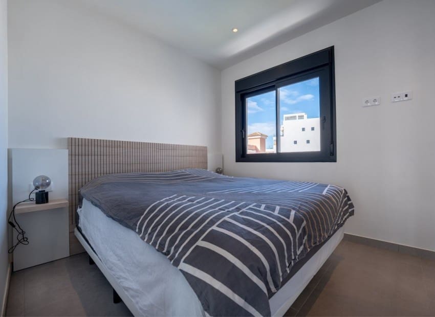 2 soveværelse Lejlighed til salg i Orihuela Costa med swimmingpool garage - € 375.000 (Ref: 9699966)