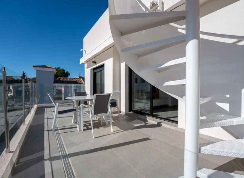 2 soveværelse Lejlighed til salg i Orihuela Costa med swimmingpool garage - € 375.000 (Ref: 9699966)