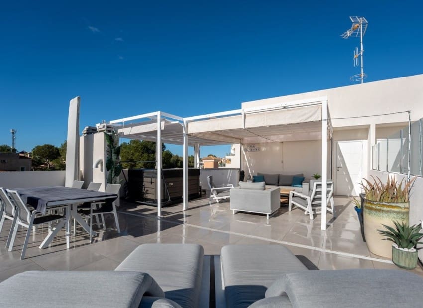 2 soveværelse Lejlighed til salg i Orihuela Costa med swimmingpool garage - € 375.000 (Ref: 9699966)