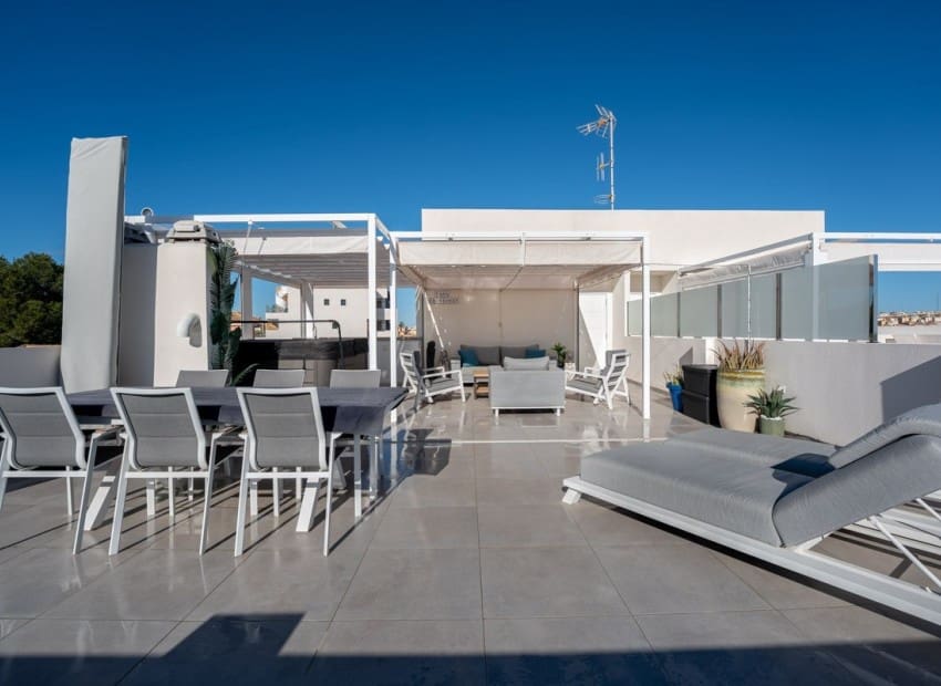 2 soveværelse Lejlighed til salg i Orihuela Costa med swimmingpool garage - € 375.000 (Ref: 9699966)