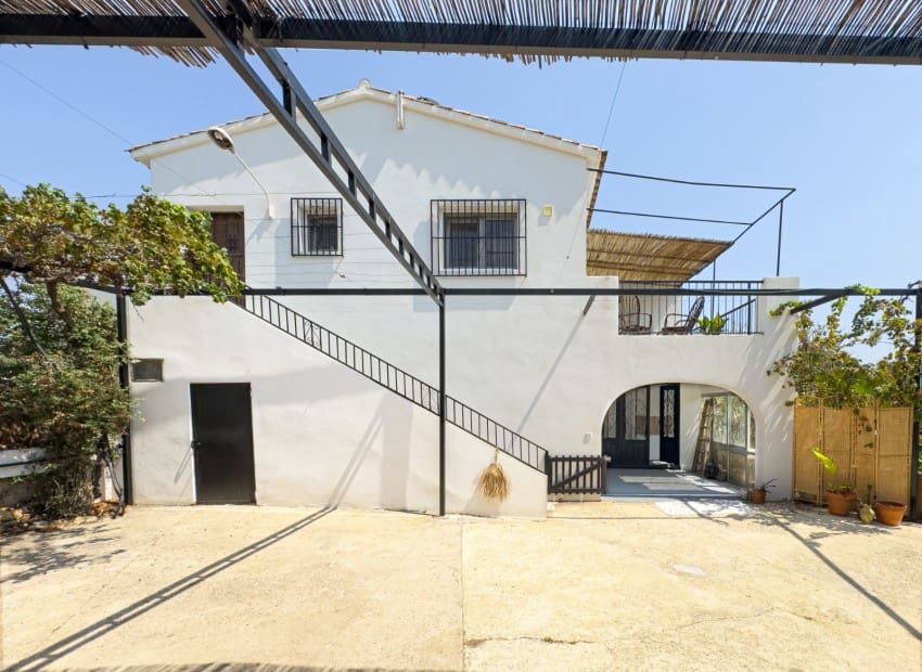 4 bedroom Villa for sale in Polop with pool - € 375,000 (Ref: 9715587)