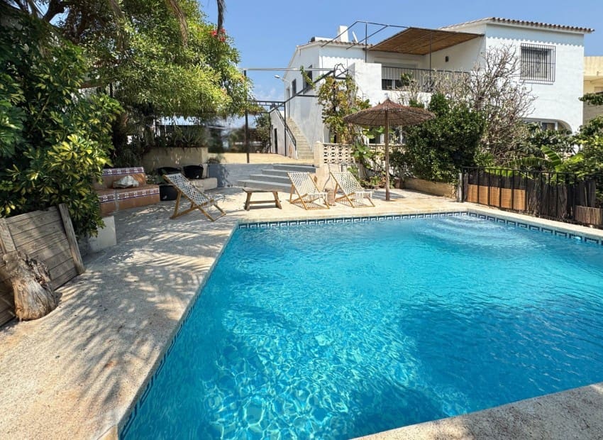 4 bedroom Villa for sale in Polop with pool - € 375,000 (Ref: 9715587)