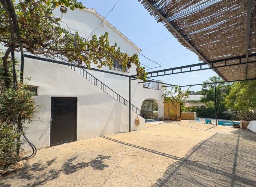 4 bedroom Villa for sale in Polop with pool - € 375,000 (Ref: 9715587)