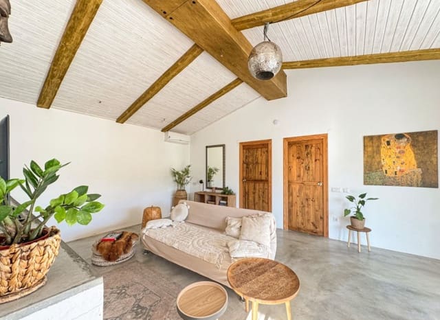 4 bedroom Villa for sale in Polop with pool - € 375,000 (Ref: 9715587)