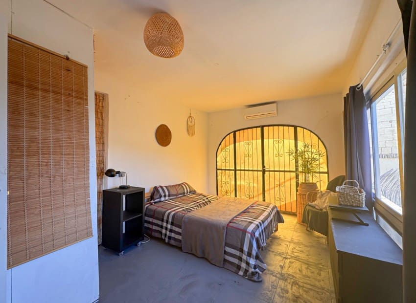 4 bedroom Villa for sale in Polop with pool - € 375,000 (Ref: 9715587)