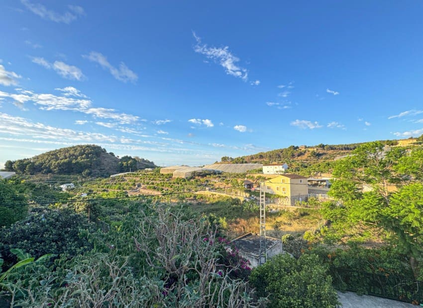 4 bedroom Villa for sale in Polop with pool - € 375,000 (Ref: 9715587)