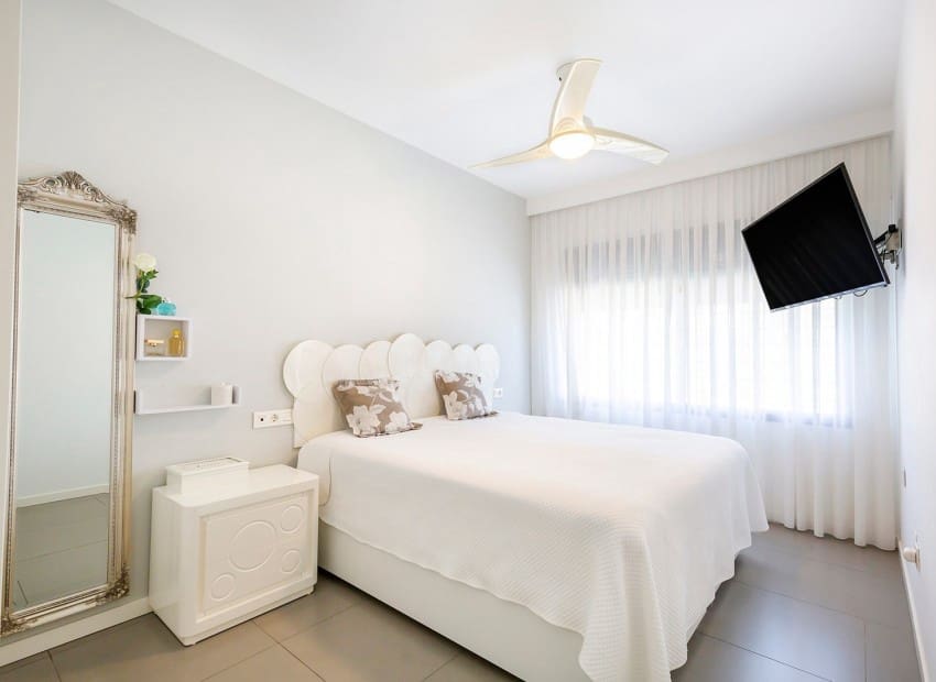 Apartamento de 4 habitaciones en Torre de la Horadada en venta con piscina - 597.800 € (Ref: 9740184)