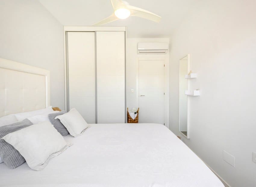 Apartamento de 4 habitaciones en Torre de la Horadada en venta con piscina - 597.800 € (Ref: 9740184)