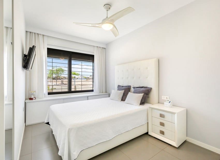 Apartamento de 4 habitaciones en Torre de la Horadada en venta con piscina - 597.800 € (Ref: 9740184)