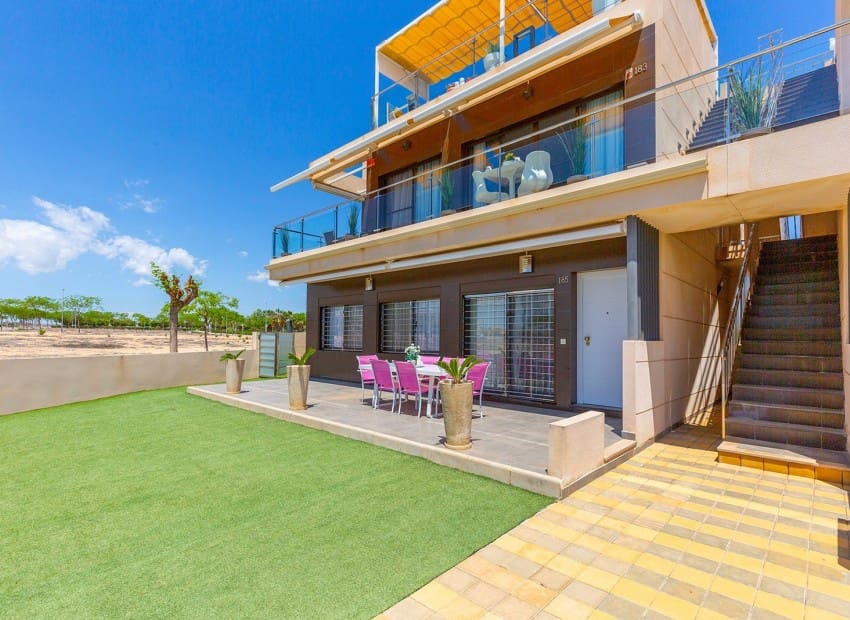 Apartamento de 4 habitaciones en Torre de la Horadada en venta con piscina - 597.800 € (Ref: 9740184)