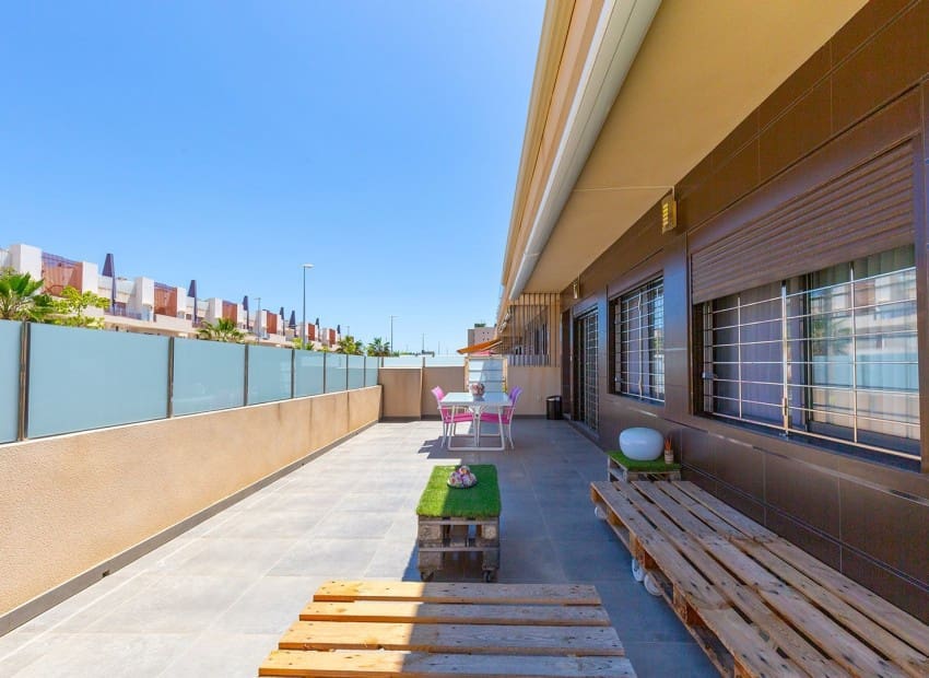 Apartamento de 4 habitaciones en Torre de la Horadada en venta con piscina - 597.800 € (Ref: 9740184)