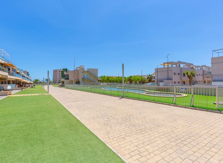 Apartamento de 4 habitaciones en Torre de la Horadada en venta con piscina - 597.800 € (Ref: 9740184)