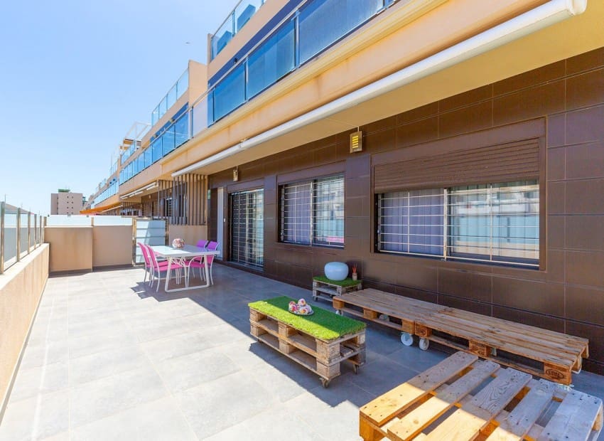 Apartamento de 4 habitaciones en Torre de la Horadada en venta con piscina - 597.800 € (Ref: 9740184)