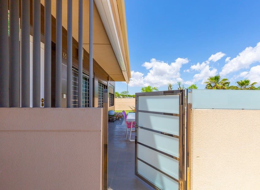 Apartamento de 4 habitaciones en Torre de la Horadada en venta con piscina - 597.800 € (Ref: 9740184)