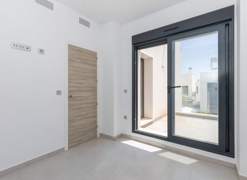 3 Zimmer Villa zu verkaufen in La Florida mit Pool - 319.000 € (Ref: 9743029)