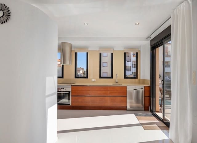 Chalet de 5 habitaciones en La Zenia, Orihuela en venta con piscina - 895.000 € (Ref: 9743097)