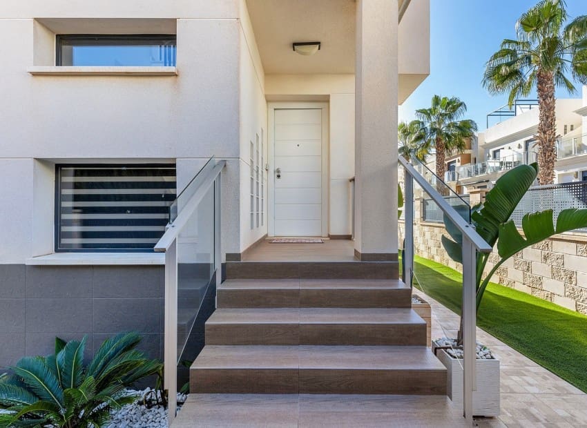 Chalet de 5 habitaciones en Orihuela Costa en venta con piscina - 895.000 € (Ref: 9743097)