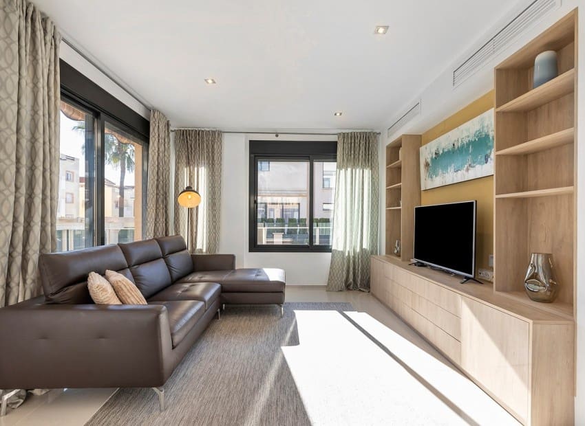 Chalet de 5 habitaciones en Orihuela Costa en venta con piscina - 895.000 € (Ref: 9743097)