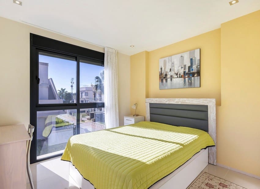 Chalet de 5 habitaciones en Orihuela Costa en venta con piscina - 895.000 € (Ref: 9743097)