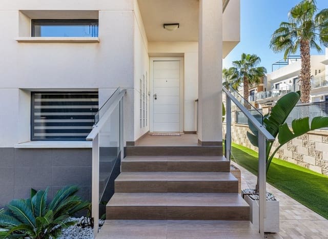 Chalet de 5 habitaciones en La Zenia, Orihuela en venta con piscina - 895.000 € (Ref: 9743097)