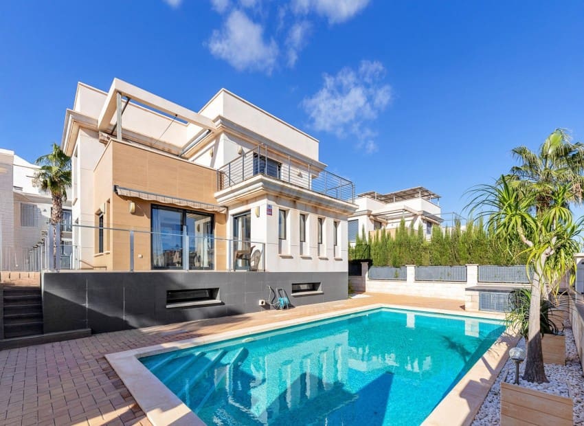 Chalet de 5 habitaciones en Orihuela Costa en venta con piscina - 895.000 € (Ref: 9743097)