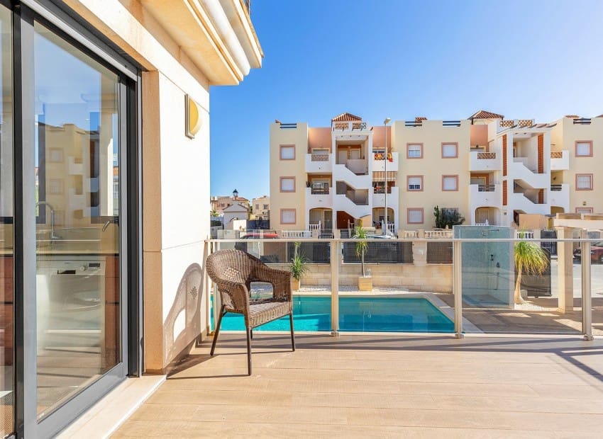 Chalet de 5 habitaciones en Orihuela Costa en venta con piscina - 895.000 € (Ref: 9743097)