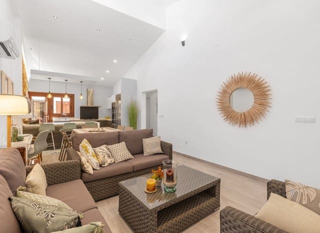 4 soveværelse Villa til salg i Punta Prima, Orihuela med swimmingpool - € 749.900 (Ref: 9744303)