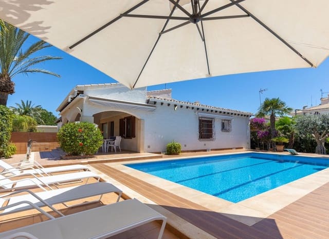 4 soveværelse Villa til salg i Punta Prima, Orihuela med swimmingpool - € 749.900 (Ref: 9744303)
