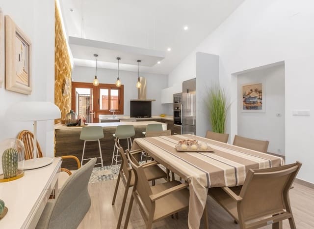 4 soveværelse Villa til salg i Punta Prima, Orihuela med swimmingpool - € 749.900 (Ref: 9744303)