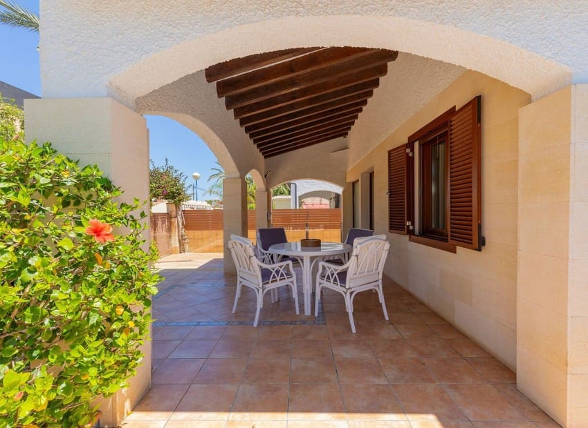 4 soveværelse Villa til salg i Orihuela Costa med swimmingpool - € 749.900 (Ref: 9744303)