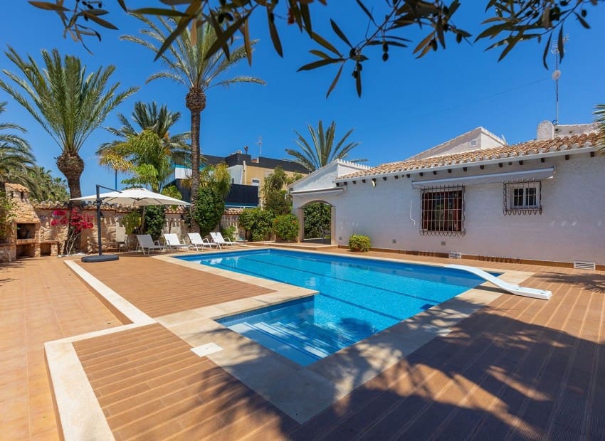4 soveværelse Villa til salg i Orihuela Costa med swimmingpool - € 749.900 (Ref: 9744303)