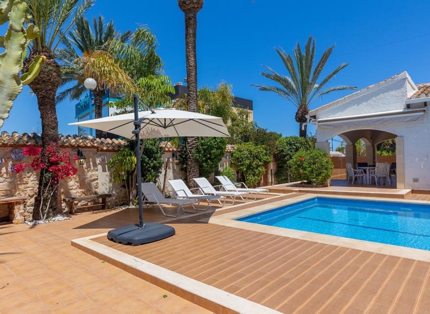 4 soveværelse Villa til salg i Orihuela Costa med swimmingpool - € 749.900 (Ref: 9744303)