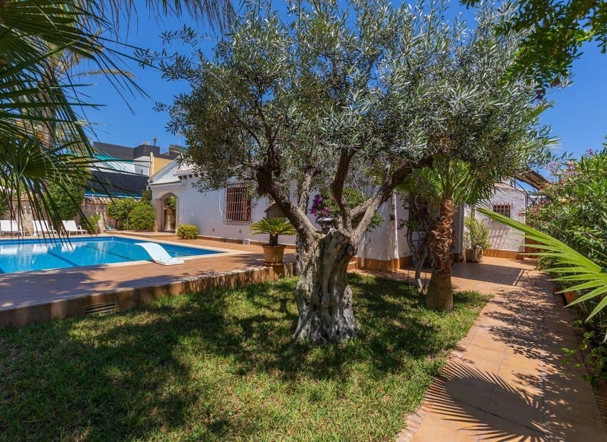 4 soveværelse Villa til salg i Orihuela Costa med swimmingpool - € 749.900 (Ref: 9744303)