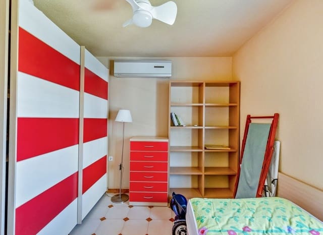 4 soveværelse Villa til salg i Punta Prima, Orihuela med swimmingpool - € 656.000 (Ref: 9745124)