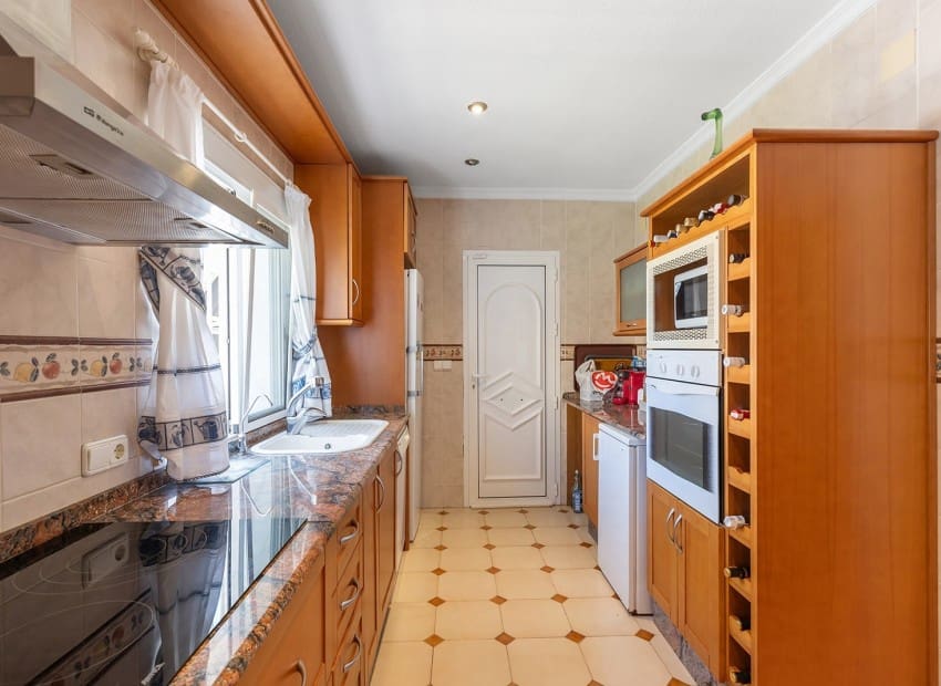 4 soveværelse Villa til salg i Orihuela Costa med swimmingpool - € 656.000 (Ref: 9745124)