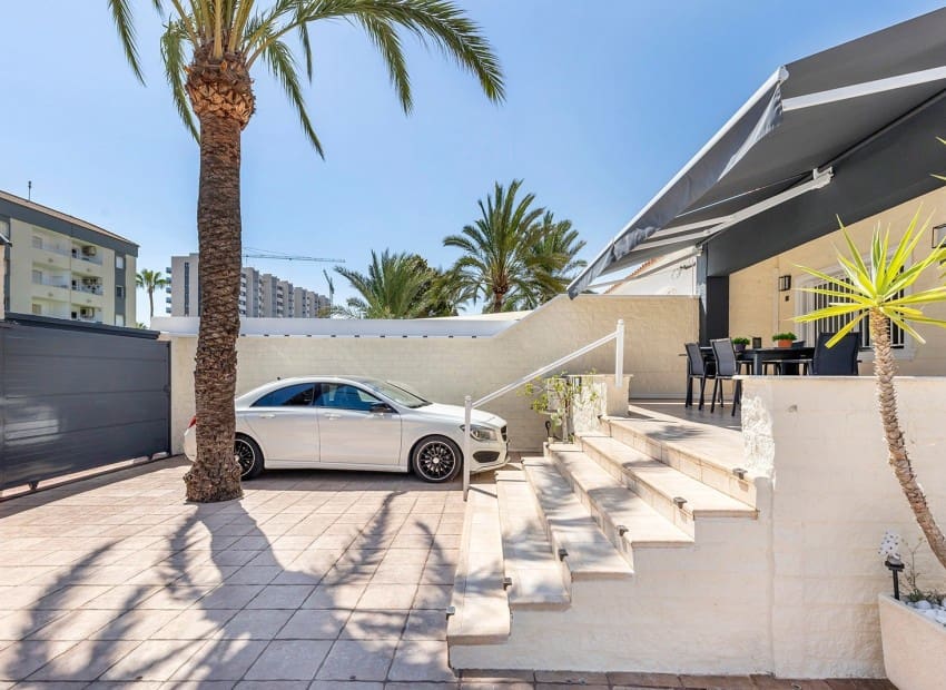 4 soveværelse Villa til salg i Orihuela Costa med swimmingpool - € 656.000 (Ref: 9745124)