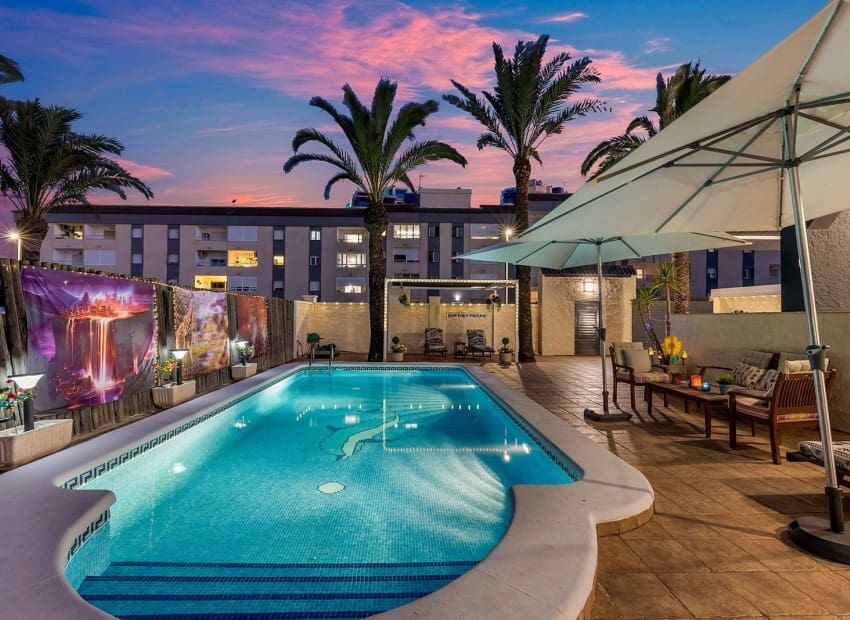 4 soveværelse Villa til salg i Orihuela Costa med swimmingpool - € 656.000 (Ref: 9745124)