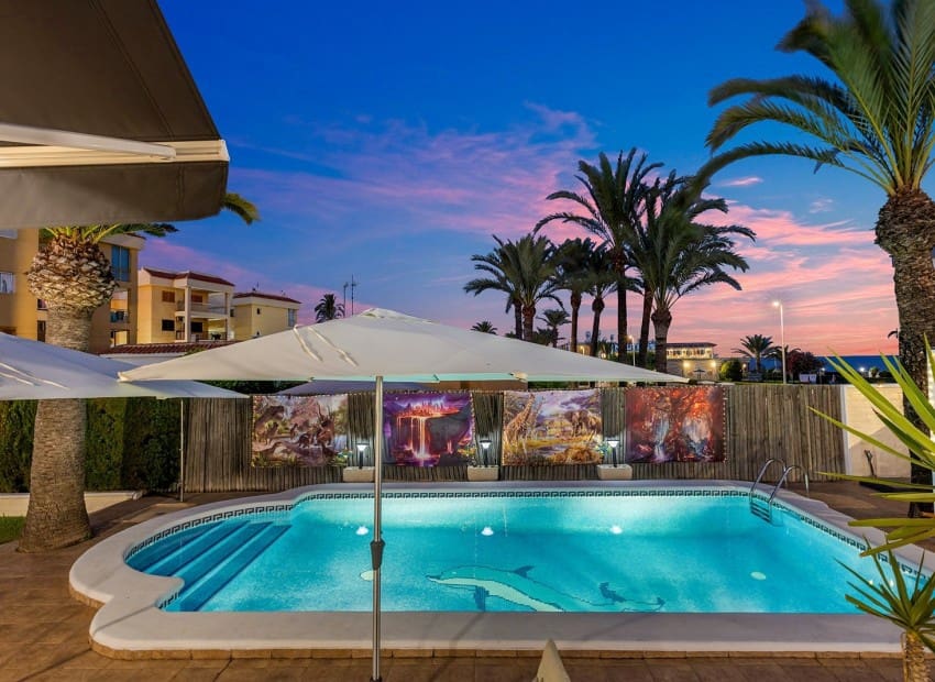 4 soveværelse Villa til salg i Orihuela Costa med swimmingpool - € 656.000 (Ref: 9745124)