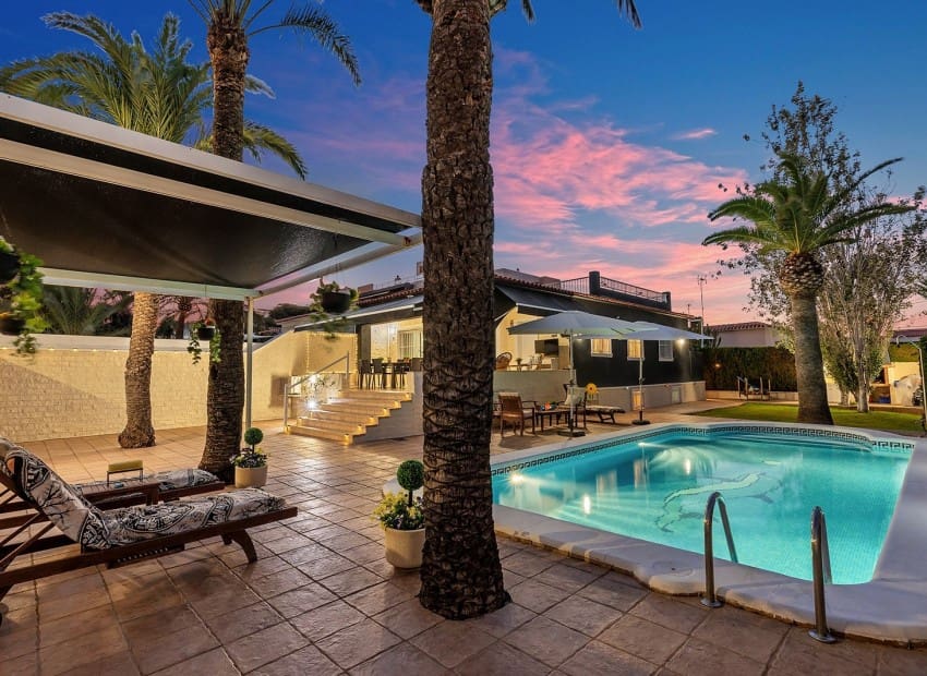 4 soveværelse Villa til salg i Orihuela Costa med swimmingpool - € 656.000 (Ref: 9745124)