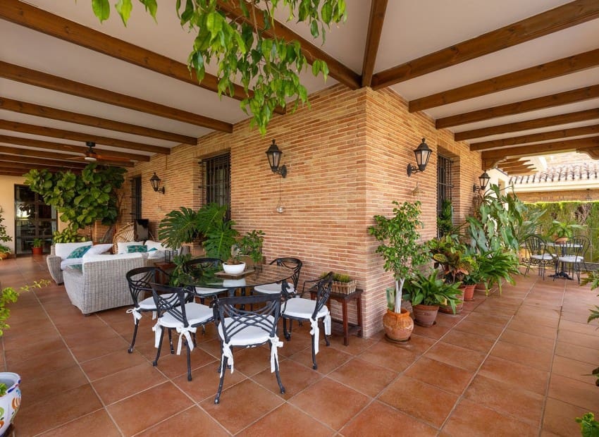 6 soverom Villa til salgs i Torrevieja med svømmebasseng garasje - € 2 490 000 (Ref: 9747272)