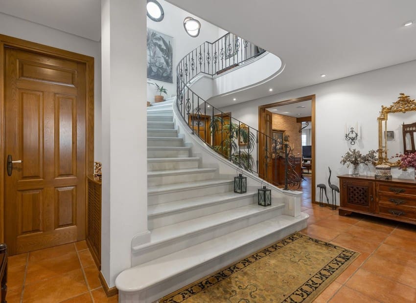 6 soverom Villa til salgs i Torrevieja med svømmebasseng garasje - € 2 490 000 (Ref: 9747272)