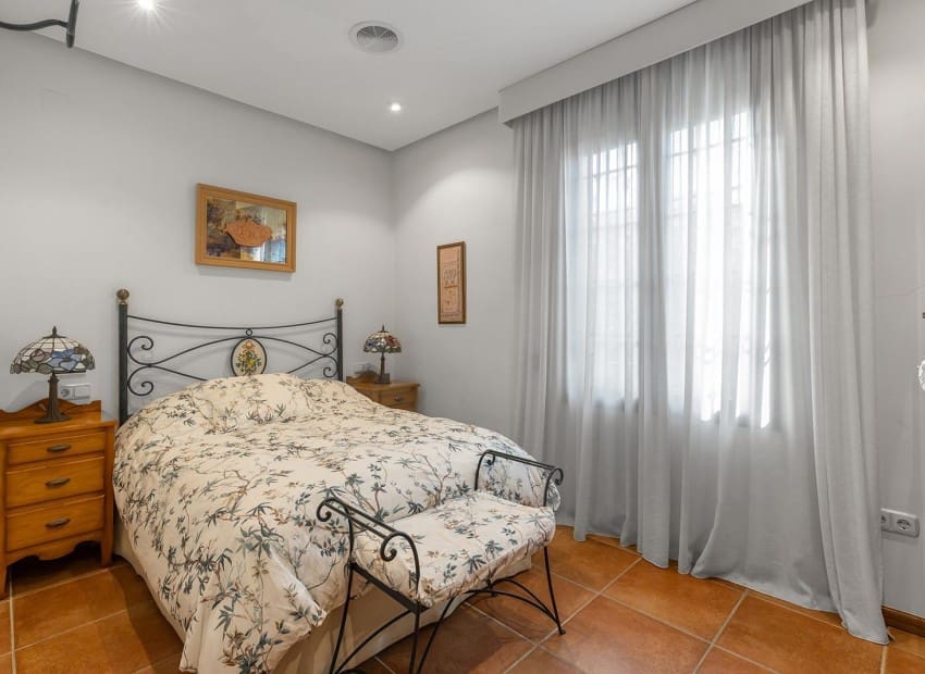 6 soverom Villa til salgs i Torrevieja med svømmebasseng garasje - € 2 490 000 (Ref: 9747272)