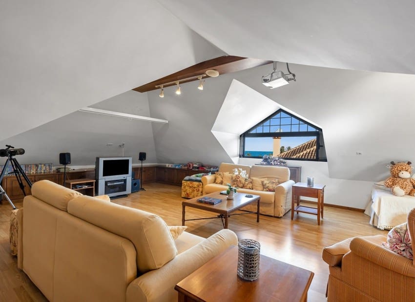 6 soverom Villa til salgs i Torrevieja med svømmebasseng garasje - € 2 490 000 (Ref: 9747272)