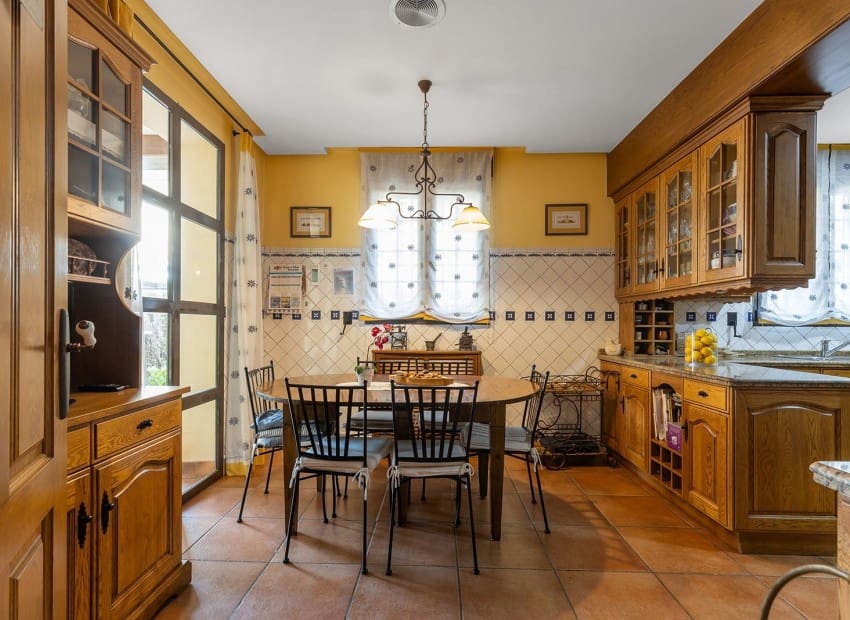 6 soverom Villa til salgs i Torrevieja med svømmebasseng garasje - € 2 490 000 (Ref: 9747272)