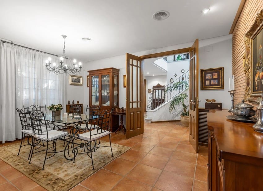 6 soverom Villa til salgs i Torrevieja med svømmebasseng garasje - € 2 490 000 (Ref: 9747272)