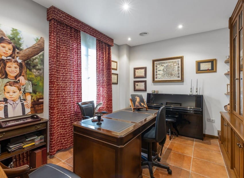 6 soverom Villa til salgs i Torrevieja med svømmebasseng garasje - € 2 490 000 (Ref: 9747272)