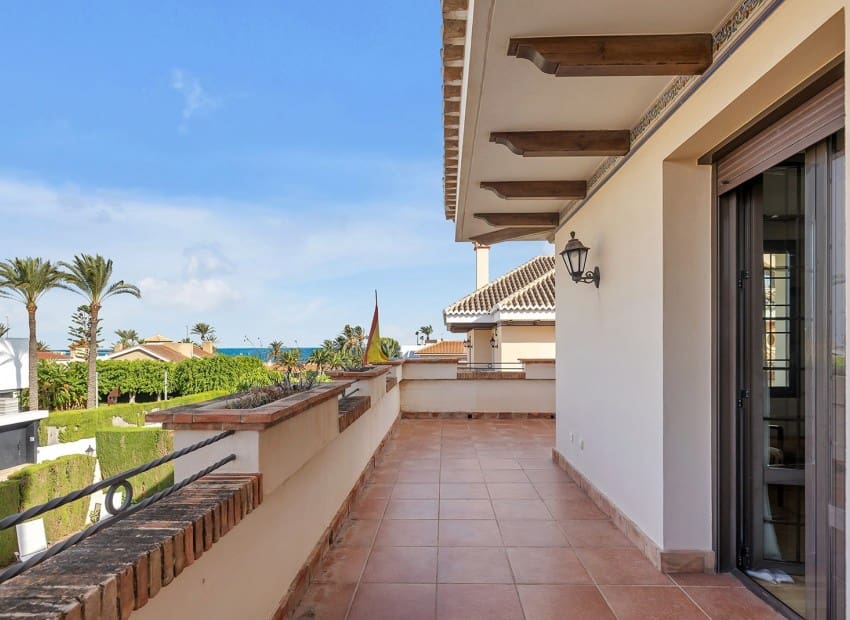 6 soverom Villa til salgs i Torrevieja med svømmebasseng garasje - € 2 490 000 (Ref: 9747272)
