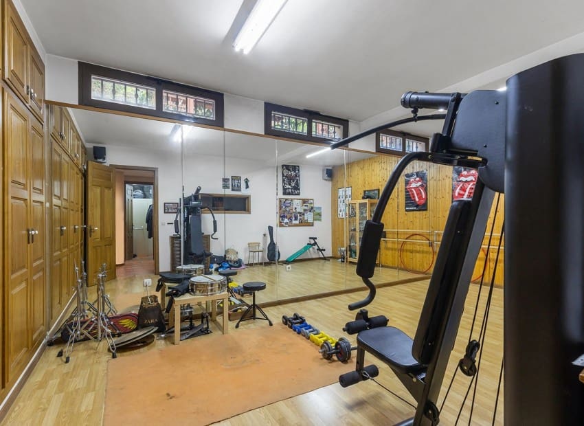 6 soverom Villa til salgs i Torrevieja med svømmebasseng garasje - € 2 490 000 (Ref: 9747272)