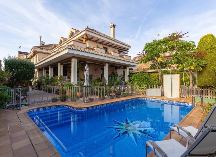 6 soverom Villa til salgs i Torrevieja med svømmebasseng garasje - € 2 490 000 (Ref: 9747272)